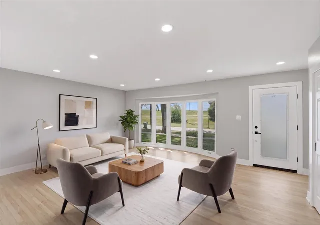 Photo 4 of Single family home for sale at 10 Linden Ave, Buffalo Grove, IL 60089 | MLS# 12738821 | Listing updated on 2026-09-03