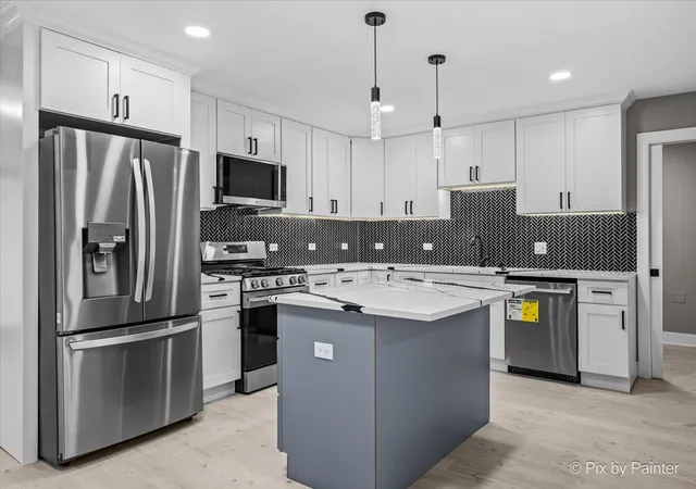 Photo 3 of Single family home for sale at 943 Oxford St, Downers Grove, IL 60516 | MLS# 12738829 | Listing updated on 2026-09-03