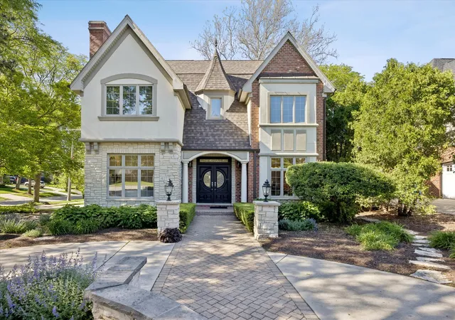 1st image of 417 W 9th St, Hinsdale, IL 60521 | MLS# 12738854