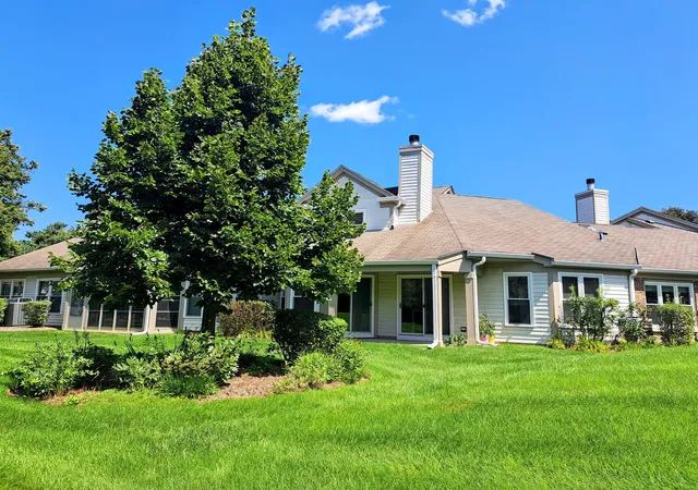 Photo 30 of Townhouse for sale at 23 Willow Pkwy, Buffalo Grove, IL 60089 | MLS# 12738876 | Listing updated on 2026-09-04