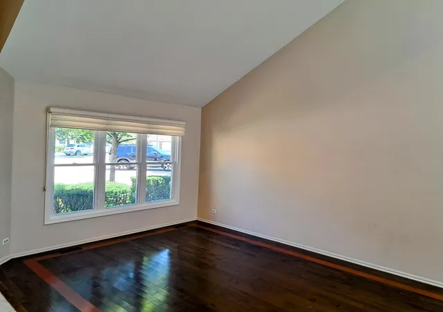 Photo 5 of Townhouse for sale at 23 Willow Pkwy, Buffalo Grove, IL 60089 | MLS# 12738876 | Listing updated on 2026-09-04