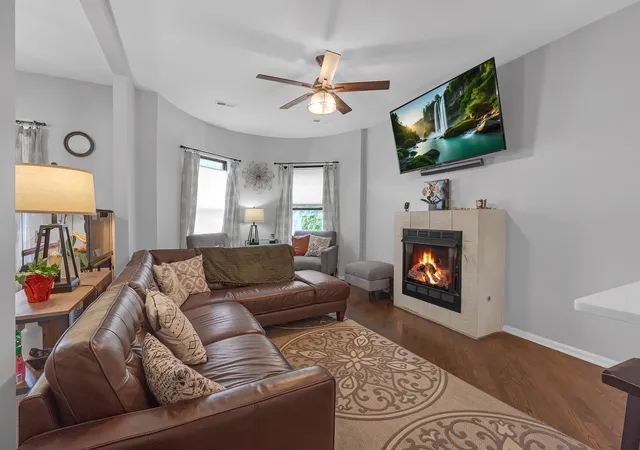 Listing Photo 5 - Condo for sale in building located at 4615 S Michigan Ave S, Chicago, IL 60653 - Unit #2N