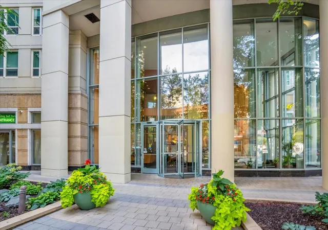 Photo 4 of Condo for sale at 345 N La Salle Dr #3604, Chicago, IL 60654 | MLS# 12738977 | Listing updated on 2026-09-02