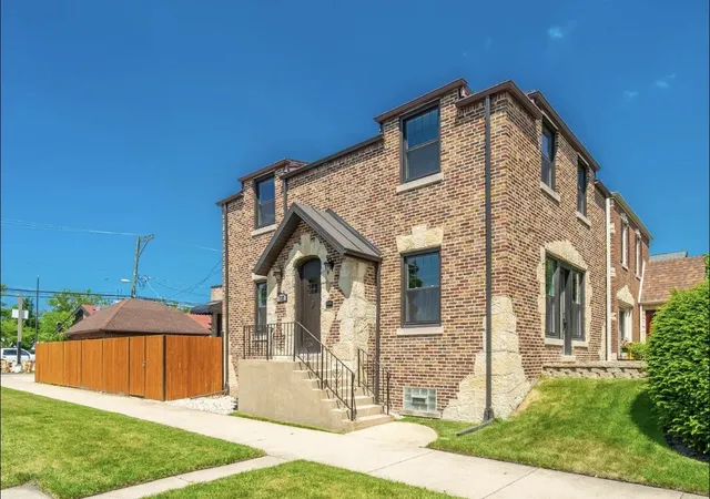 Photo 1 of Sale Pending at 7137 N Francisco Ave, Chicago, IL 60645 | MLS# 12739014 | Listing updated on 2026-08-31