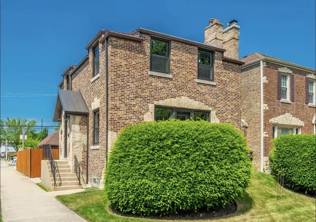 Photo 2 of Sale Pending at 7137 N Francisco Ave, Chicago, IL 60645 | MLS# 12739014 | Listing updated on 2026-08-31
