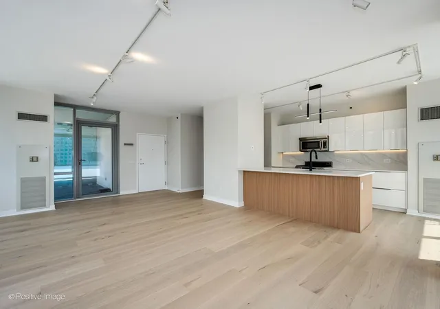 Photo 3 of Condo for sale at 8 E Randolph St #2105, Chicago, IL 60601 | MLS# 12739109 | Listing updated on 2026-08-27