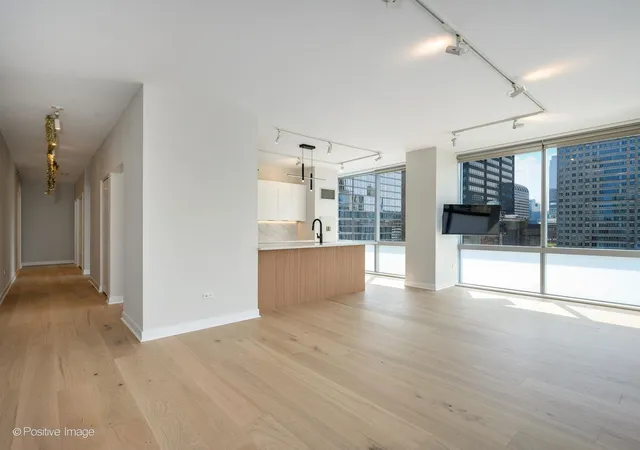 Photo 4 of Condo for sale at 8 E Randolph St #2105, Chicago, IL 60601 | MLS# 12739109 | Listing updated on 2026-08-27