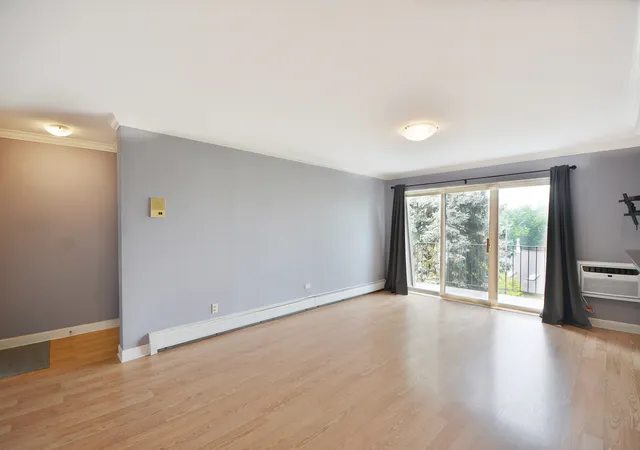 Listing Photo 3 - Condo for sale in building located at 575 Fairway Vw Dr, Wheeling, IL 60090 - Unit #3H