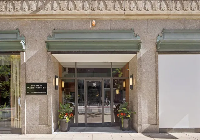 Photo 1 of Condo for sale at 208 W Washington St #1813, Chicago, IL 60606 | MLS# 12739737 | Listing updated on 2026-10-14