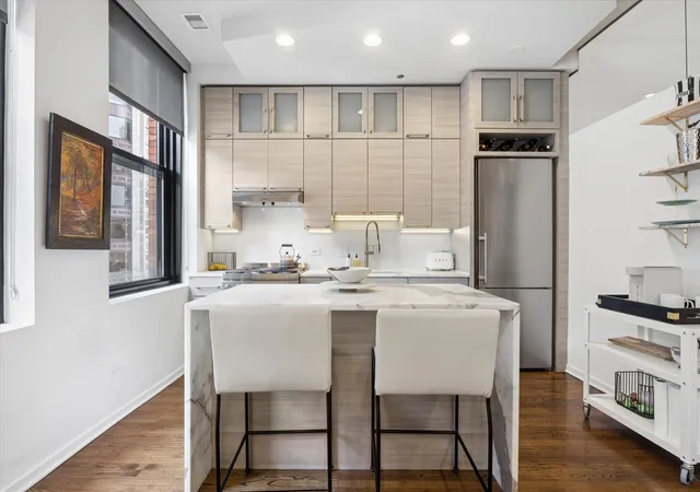 Photo 3 of Condo for sale at 208 W Washington St #1813, Chicago, IL 60606 | MLS# 12739737 | Listing updated on 2026-10-14