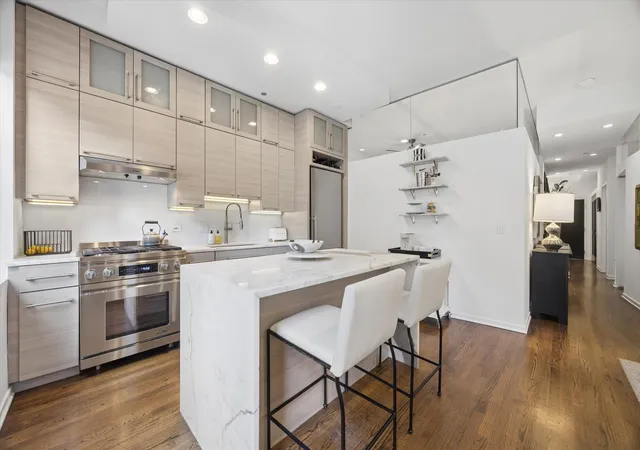 Photo 4 of Condo for sale at 208 W Washington St #1813, Chicago, IL 60606 | MLS# 12739737 | Listing updated on 2026-10-14