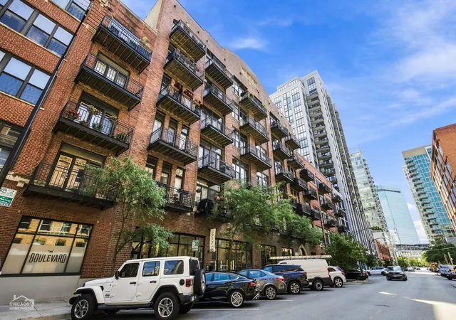 1st image of 375 W Erie St, Chicago, IL 60654