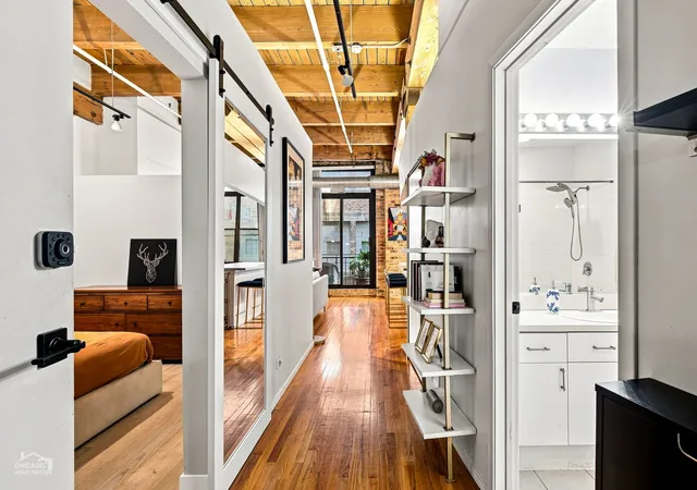 3rd image of 375 W Erie St, Chicago, IL 60654
