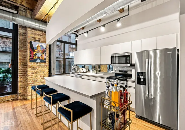 4th image of 375 W Erie St, Chicago, IL 60654