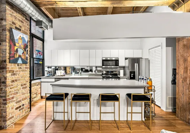 5th image of 375 W Erie St, Chicago, IL 60654