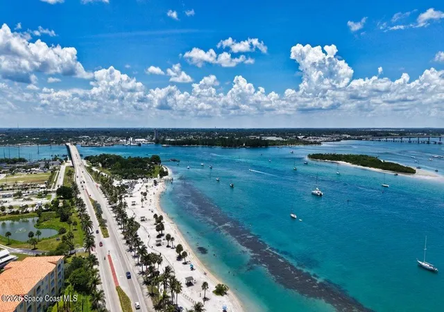 Listing Photo 4 - Condo for sale in building located at 17 Harbour Isle Dr W, Fort Pierce, FL 34949 - Unit #Ph03