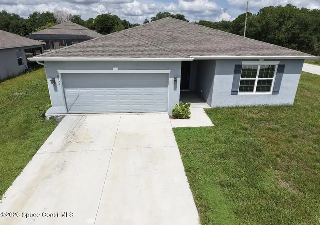 Photo 1 of Single family home for sale at 8975 102nd Avenue, Vero Beach, FL 32967 | MLS# 1070279 | Listing updated on 2026-08-24