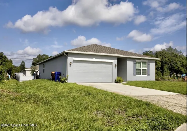 Photo 2 of Single family home for sale at 8975 102nd Avenue, Vero Beach, FL 32967 | MLS# 1070279 | Listing updated on 2026-08-24
