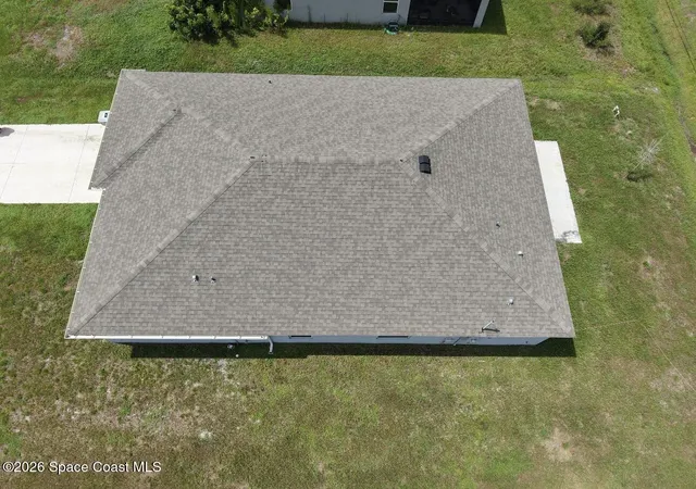 Photo 3 of Single family home for sale at 8975 102nd Avenue, Vero Beach, FL 32967 | MLS# 1070279 | Listing updated on 2026-08-24