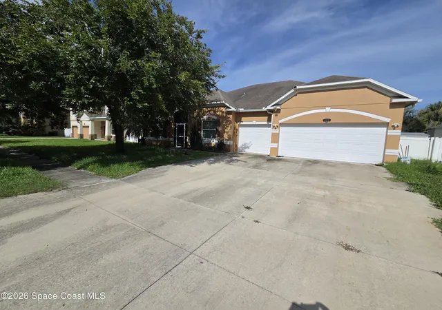 Photo 3 of Single family home for sale at 557 L M Davey Ln, Titusville, FL 32780 | MLS# 1077961 | Listing updated on 2026-08-17