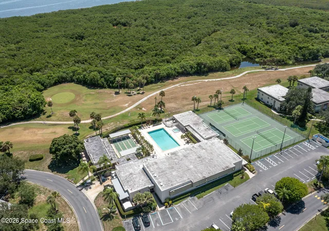 Listing Photo 2 - Condo for sale in building located at 40 Vis Gdns Trl, Vero Beach, FL 32962 - Unit #201