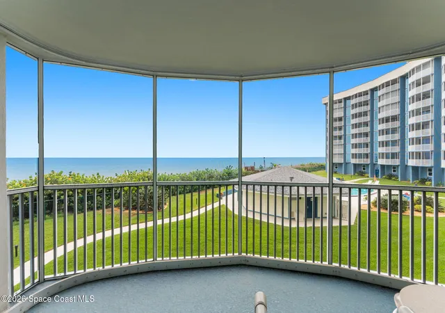 Listing Photo 5 - Condo for sale in building located at 1175 Jimmy Buffett Memorial Hwy, Satellite Beach, FL 32937 - Unit #209