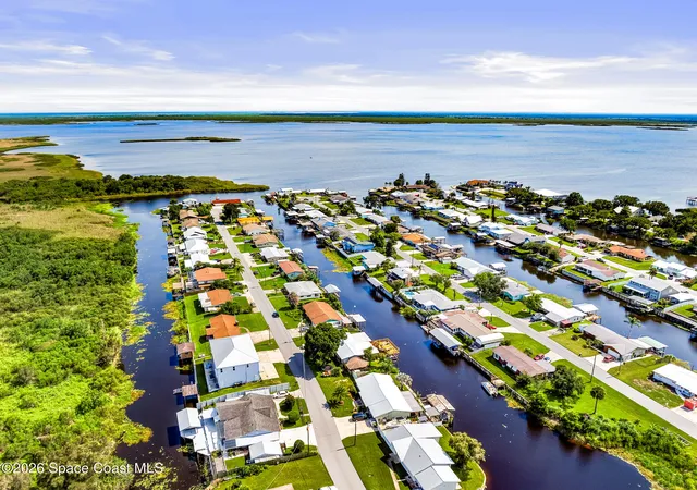 Photo 3 of Single family home for sale at 824 Mallard Rd, Cocoa, FL 32926 | MLS# 1082042 | Listing updated on 2026-09-10
