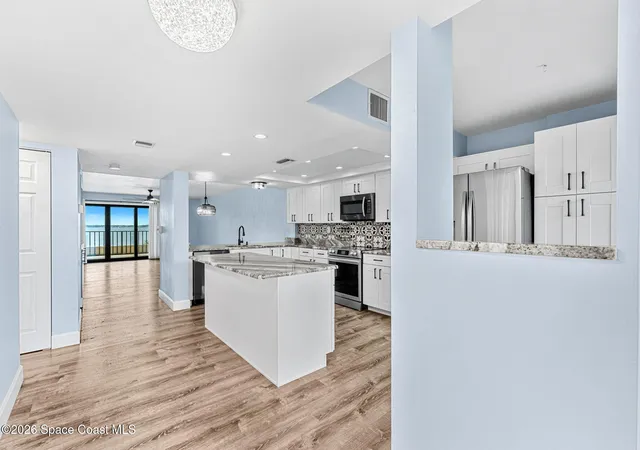Listing Photo 5 - Condo for sale in building located at 3220 River Villa Wy, Melbourne Beach, FL 32951 - Unit #121