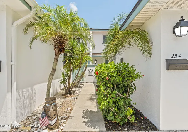 Photo 3 of Townhouse for sale at 254 Queens Ct, Satellite Beach, FL 32937 | MLS# 1083133 | Listing updated on 2026-09-06