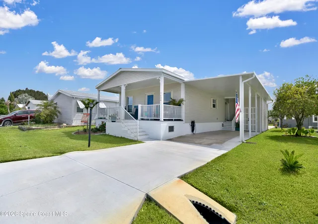 Photo 3 of Manufactured home for sale at 7604 Boxelder Rd, Sebastian, FL 32976 | MLS# 1083293 | Listing updated on 2026-08-20