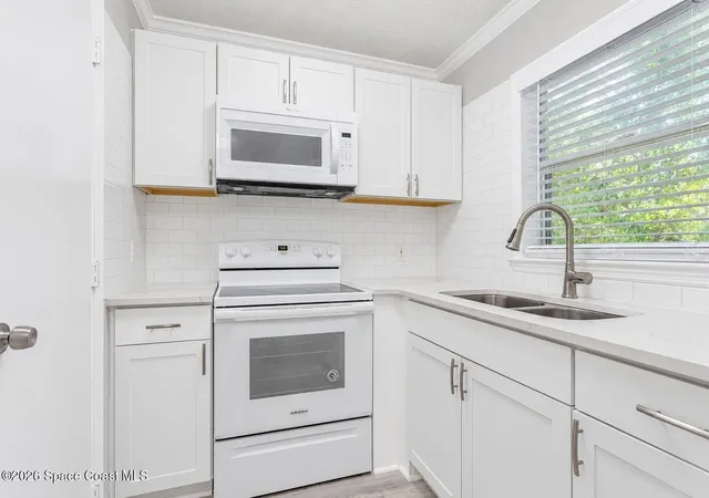 Listing Photo 4 - Condo for sale in building located at 265 Spring Dr, Merritt Island, FL 32953 - Unit #3