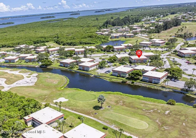 Listing Photo 2 - Condo for sale in building located at 75 Royal Oak Ct, Vero Beach, FL 32962 - Unit #204