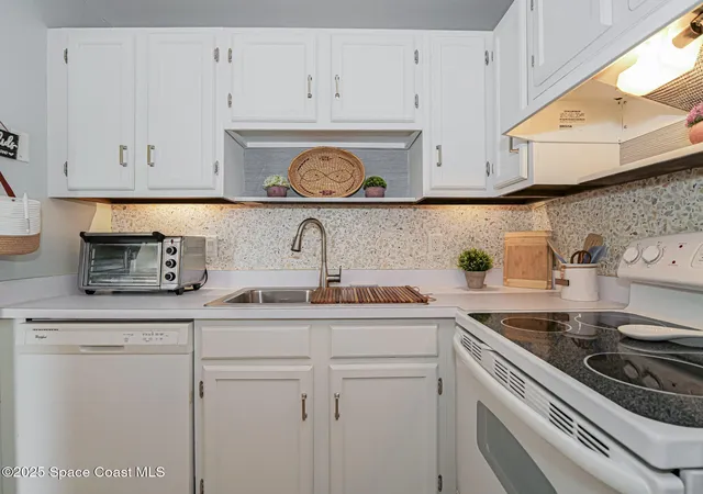 4th image of 75 Royal Oak Ct #204, Vero Beach, FL 32962 | MLS# 1083508