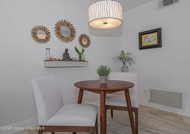 5th image of 75 Royal Oak Ct #204, Vero Beach, FL 32962 | MLS# 1083508