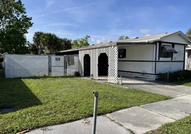 Photo 3 of Manufactured home for sale at 2536 Haverhill Rd Ne, Palm Bay, FL 32905 | MLS# 1083567 | Listing updated on 2026-07-29