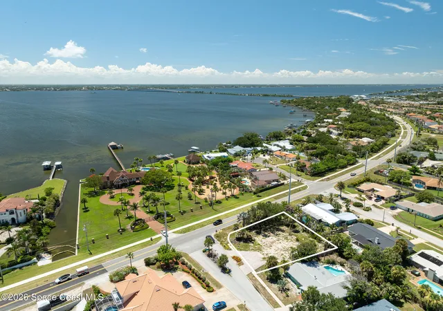 Photo 3 of Single family home for sale at 292 Sand Dollar Rd, Indialantic, FL 32903 | MLS# 1083500 | Listing updated on 2026-07-31
