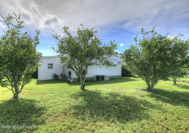 Photo 2 of Manufactured home for sale at 912 Oriole Cir, Sebastian, FL 32976 | MLS# 1083563 | Listing updated on 2026-09-18