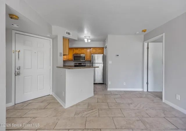 Listing Photo 4 - Condo for sale in building located at 650 Island Clb Ct, Indialantic, FL 32903 - Unit #160