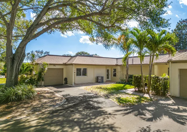 Photo 2 of Townhouse for sale at 236 Country Clb Dr, Melbourne, FL 32940 | MLS# 1084240 | Listing updated on 2026-09-15