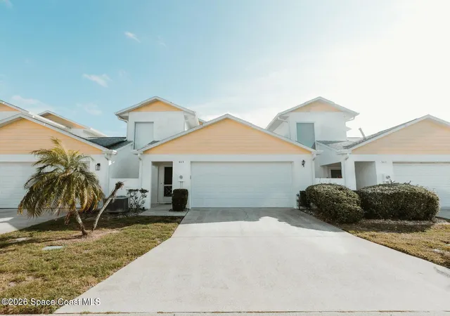 Photo 1 of Sale Pending at 905 Maplewood Ct W, Melbourne, FL 32940 | MLS# 1083882 | Listing updated on 2026-08-10