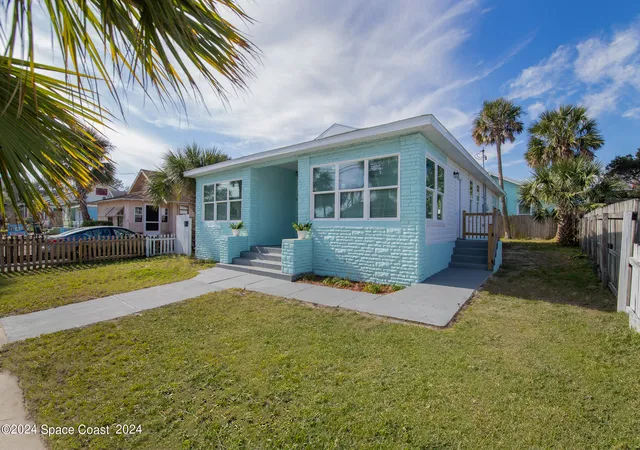 Single family home for sale at 128 S Wild Olive Ave, Daytona Beach, FL 32118 | MLS# 1083874