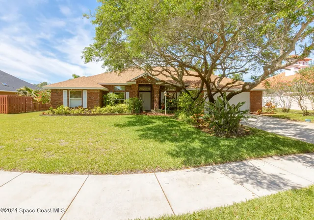 Photo 3 of Single family home for sale at 410 Oriole Ln, Indialantic, FL 32903 | MLS# 1083907 | Listing updated on 2026-09-21