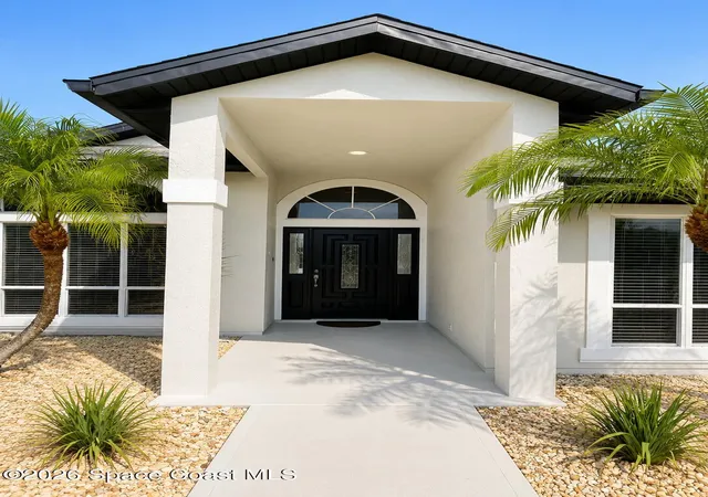 Photo 2 of Sale Pending at 1007 Spanish Wells Dr, Melbourne, FL 32940 | MLS# 1084097 | Listing updated on 2026-08-17