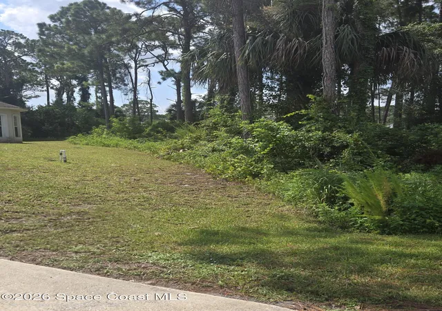 Photo 2 of Sale Pending at 1524 Holbrook Rd Nw, Palm Bay, FL 32907 | MLS# 1084026 | Listing updated on 2026-08-19