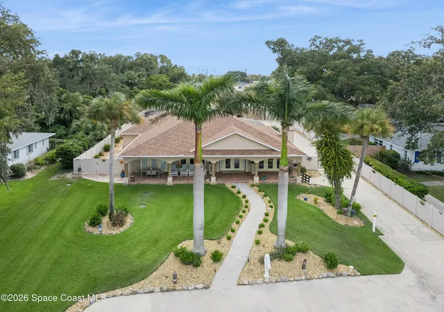 Photo 2 of Single family home for sale at 949 N Indian River Dr, Cocoa, FL 32922 | MLS# 1084172 | Listing updated on 2026-08-19
