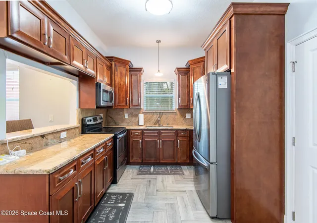 Photo 3 of Single family home for sale at 2100 Vernon Pl, Melbourne, FL 32901 | MLS# 1084076 | Listing updated on 2026-09-17