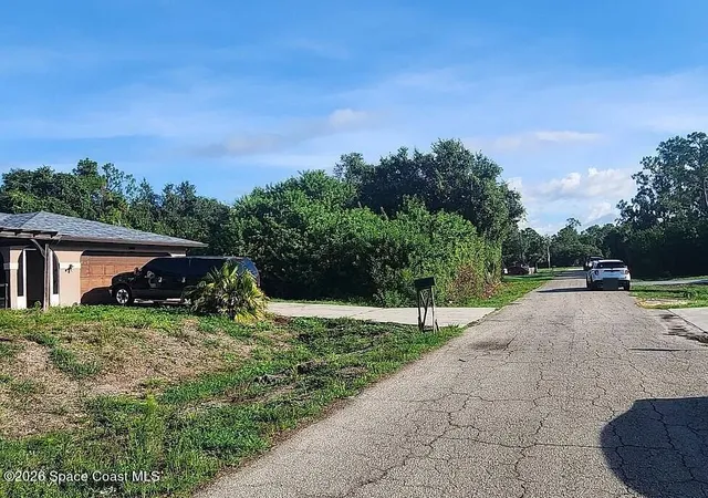 5th image of 317 Hamilton Ave, Lehigh Acres, FL 33936 | MLS# 1084171