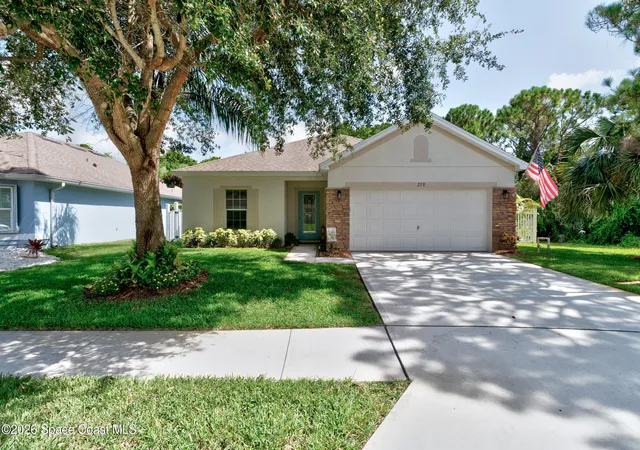 Photo 1 of Single family home for sale at 250 Briarcliff Cir, Sebastian, FL 32958 | MLS# 1084217 | Listing updated on 2026-08-10