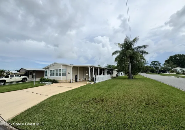 Photo 3 of Manufactured home for sale at 600 N Dolphin Cir, Sebastian, FL 32976 | MLS# 1084522 | Listing updated on 2026-08-31