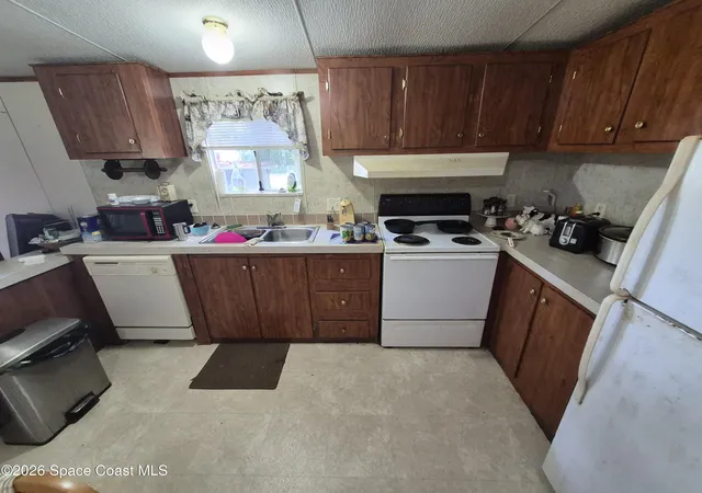 4th image of 2472 Kingswood Dr, Mims, FL 32754 | MLS# 1084873